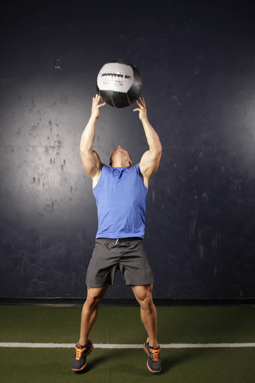 Backward Medicine Ball Throw — bitiş pozisyonu