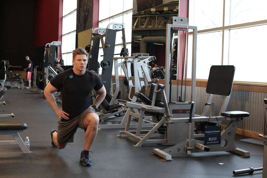 Bodyweight Walking Lunge — bitiş pozisyonu