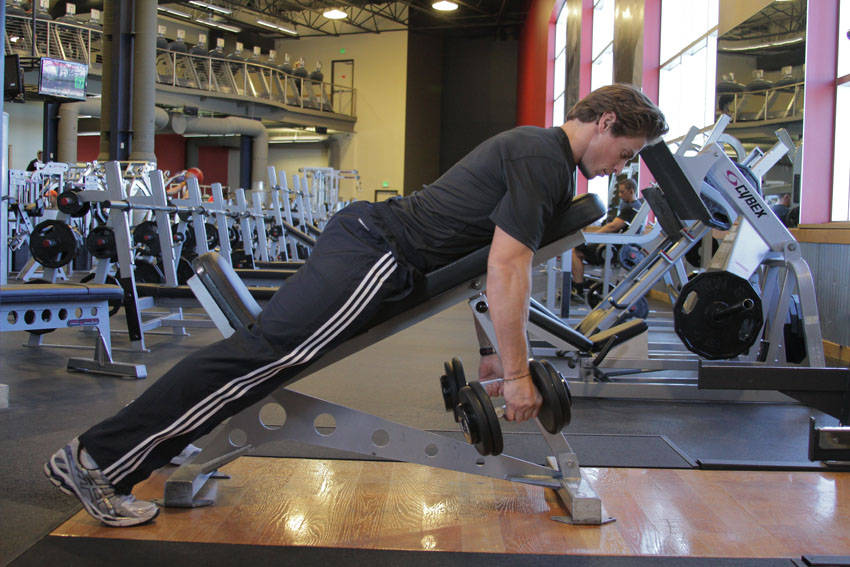Dumbbell Incline Row — başlangıç pozisyonu