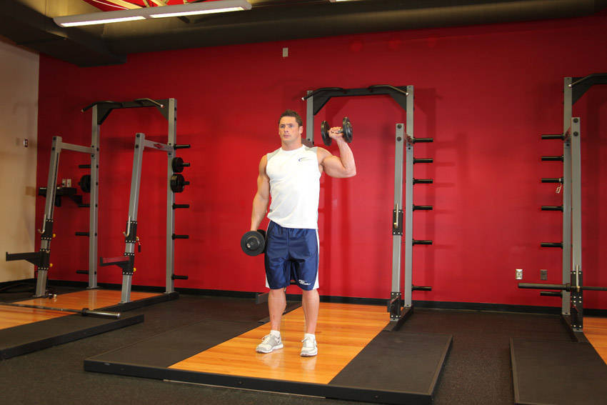 Dumbbell One-Arm Shoulder Press — başlangıç pozisyonu