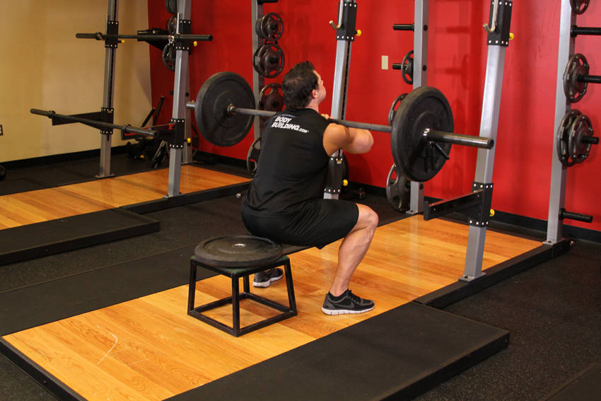 Front Barbell Squat To A Bench — bitiş pozisyonu