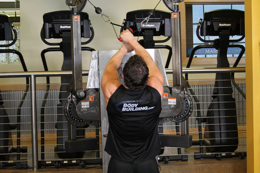Full Range-Of-Motion Lat Pulldown — başlangıç pozisyonu