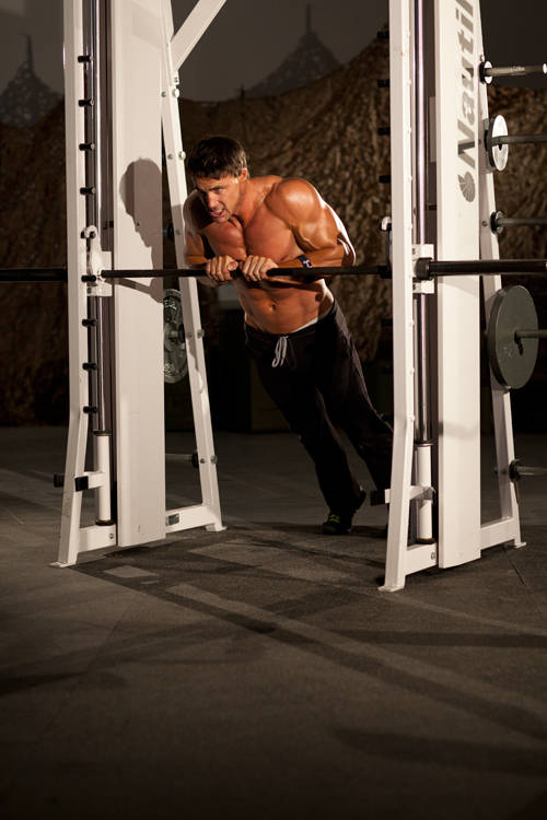 Incline Push-Up Close-Grip — bitiş pozisyonu