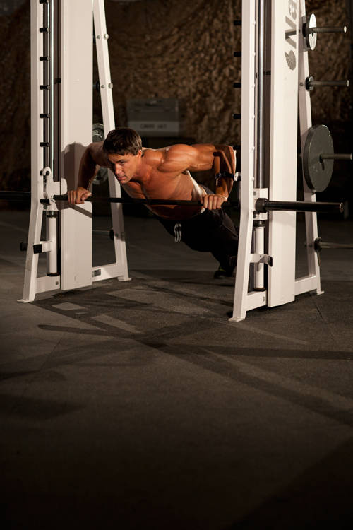 Incline Push-Up Wide — başlangıç pozisyonu