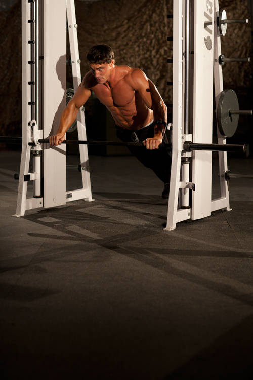 Incline Push-Up Wide — bitiş pozisyonu