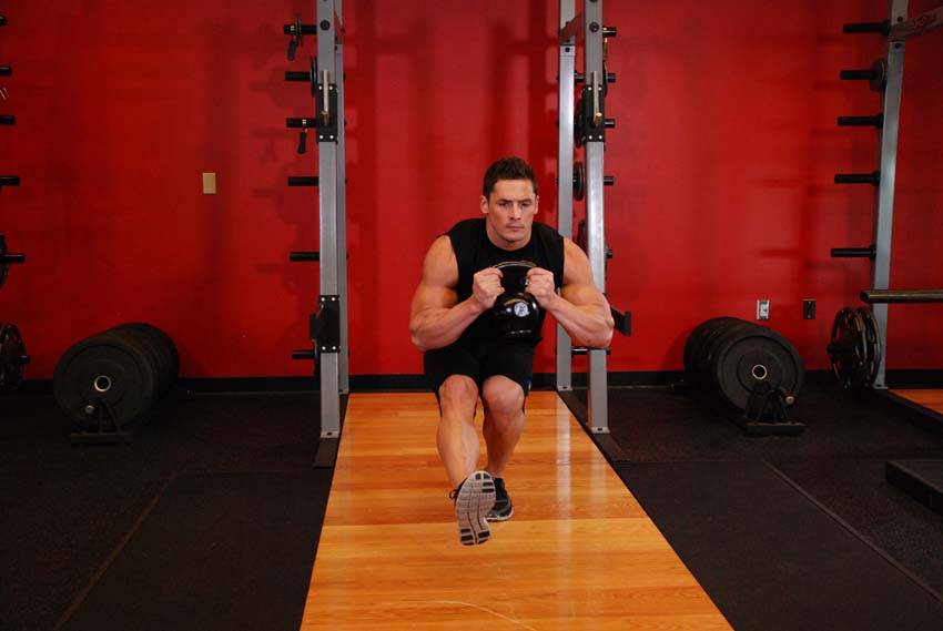 Kettlebell Pistol Squat — bitiş pozisyonu