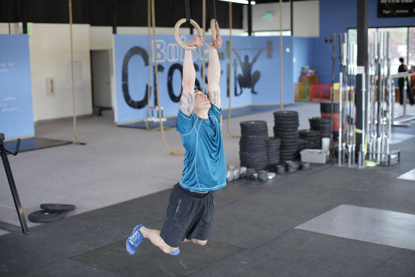 Kipping Muscle Up — başlangıç pozisyonu