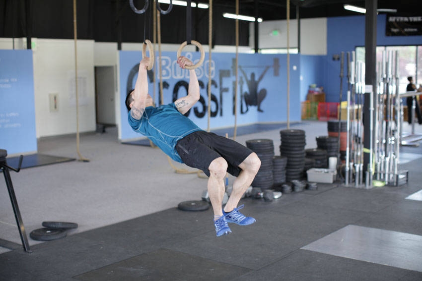 Kipping Muscle Up — bitiş pozisyonu
