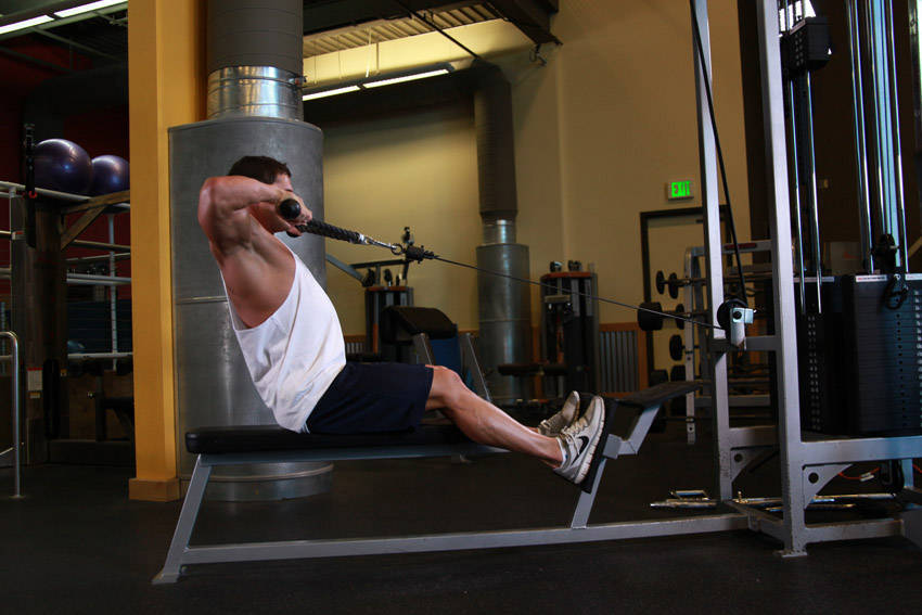 Low Pulley Row To Neck — bitiş pozisyonu