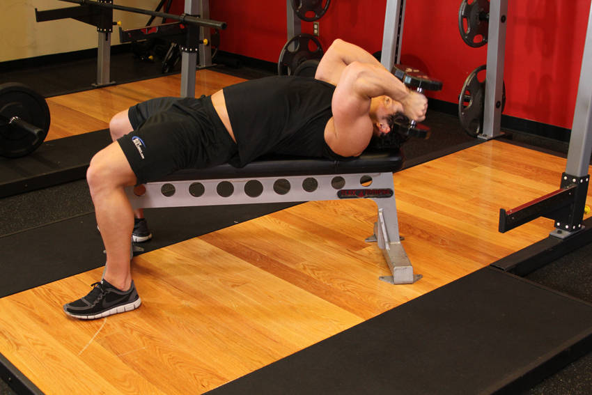 Lying Dumbbell Tricep Extension — başlangıç pozisyonu