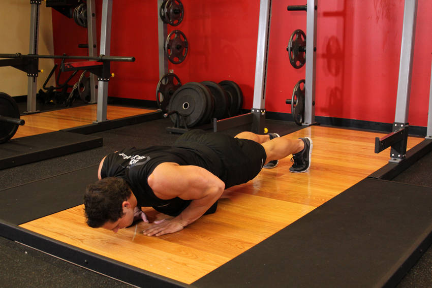 Pushups (Close and Wide Hand Positions) — başlangıç pozisyonu