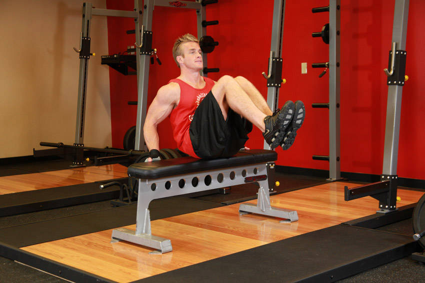 Seated Leg Tucks — başlangıç pozisyonu