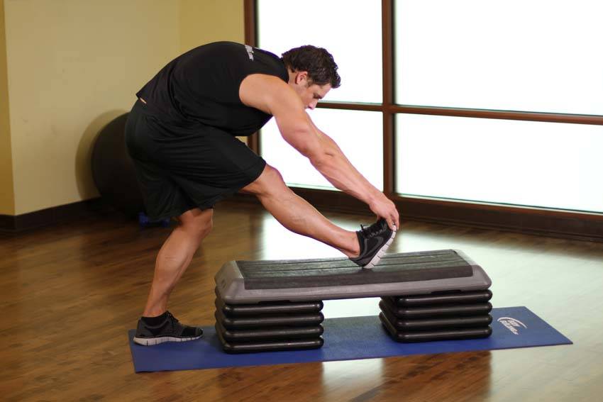 Standing Gastrocnemius Calf Stretch — bitiş pozisyonu