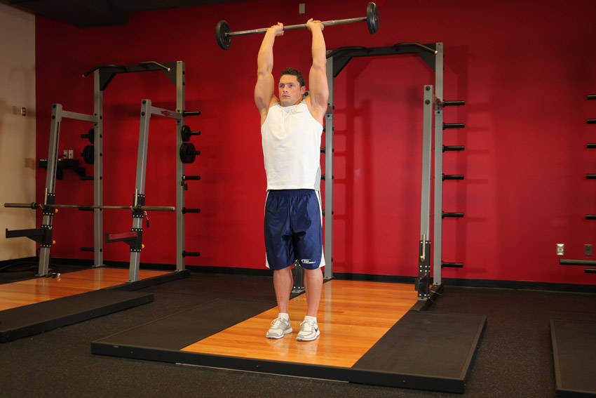 Standing Overhead Barbell Triceps Extension — bitiş pozisyonu