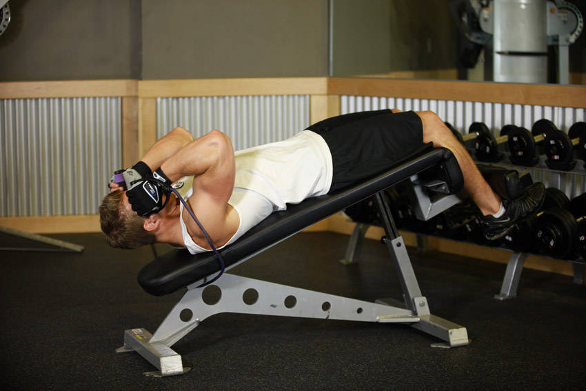 Weighted Sit-Ups - With Bands — başlangıç pozisyonu