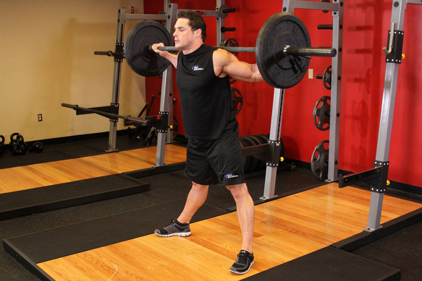 Wide Stance Barbell Squat — başlangıç pozisyonu